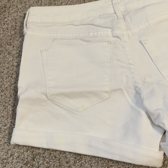 Mossimo Mid Rise White Cuffed Jean Shorts SZ 2 - Picture 6 of 9